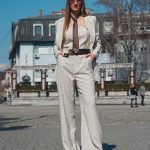 Bež sa prugama i braon detaljima